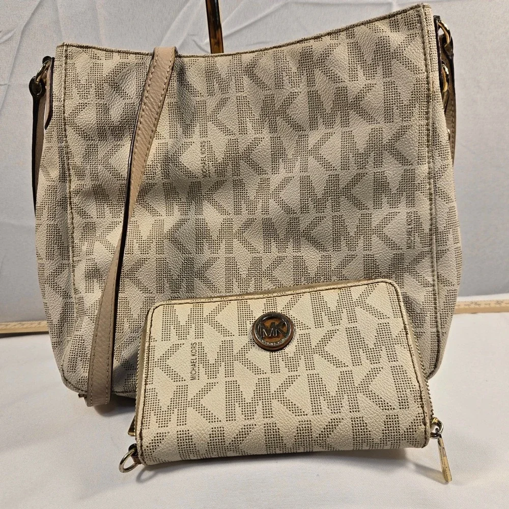 Vtg. Michael Kors Vanilla Signature Logo Crossbody Bag & Zip Wallet Set NS-1501